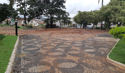 E a Praça renasce